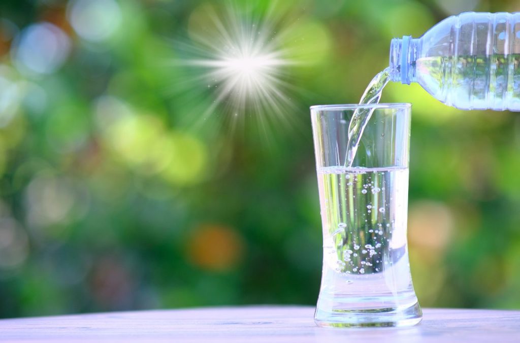 Pourquoi boire de l'eau est important :  Idées reçues et conseils