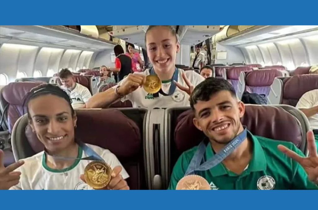 Accueil triomphal des athlètes algériens des JO 2024 à l'aéroport d'Alger