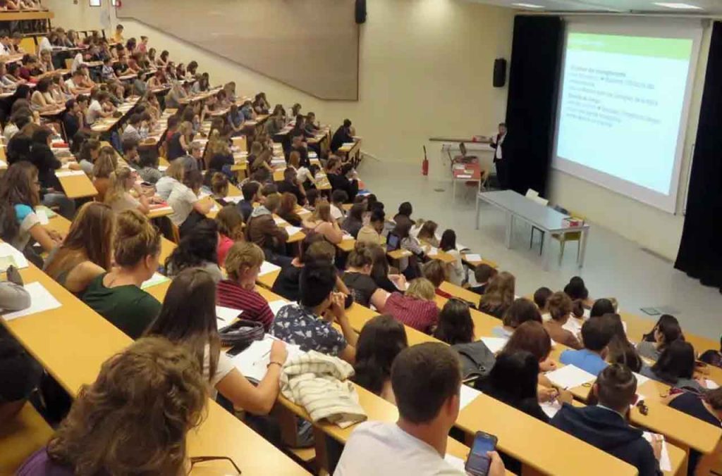 Tebboune annonce l'augmentation de la bourse universitaire en Algérie : quel montant et quand sera-t-elle appliquée