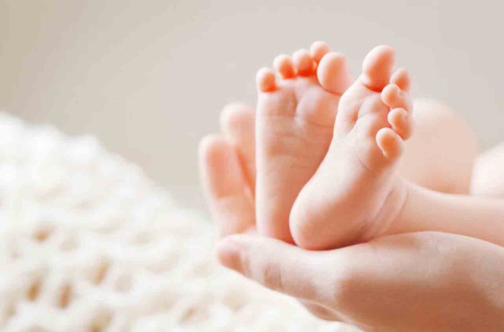 Prime de naissance CAF 2025 : montant, conditions et plafonds