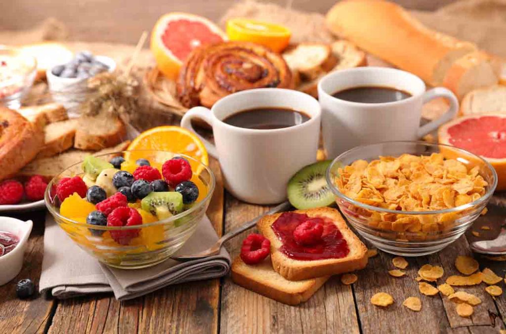 Que manger le matin pour maigrir ? Menus adaptés à votre profil