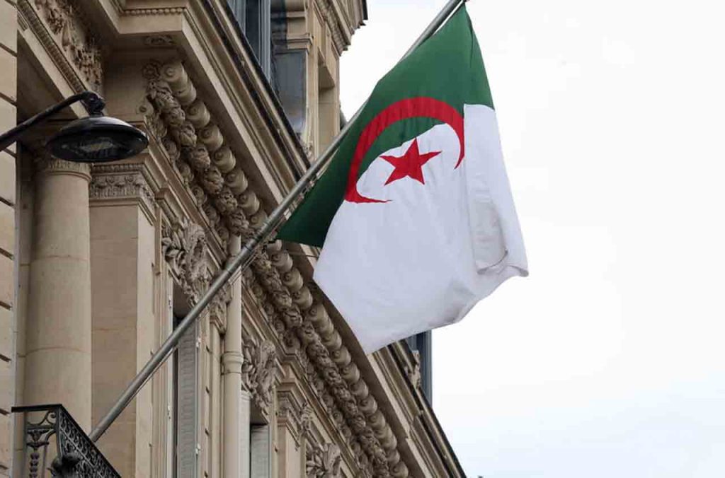 Mandat d'arrêt contre un diplomate algérien dans l’affaire Amir DZ