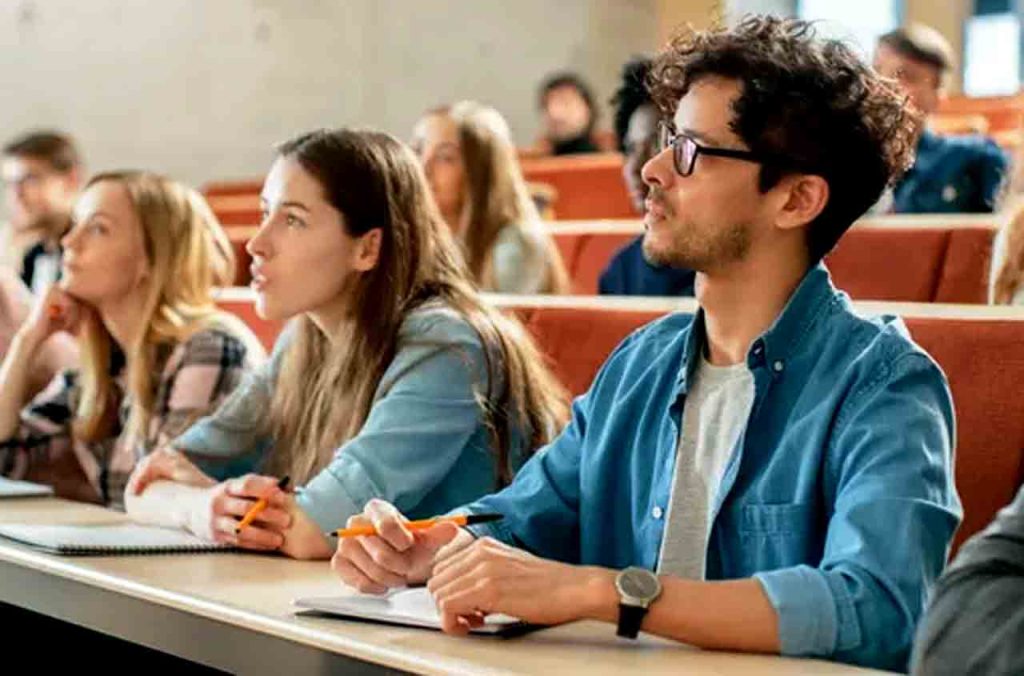 Étudiants algériens en France : combien d’heures de travail sont vraiment autorisées ?